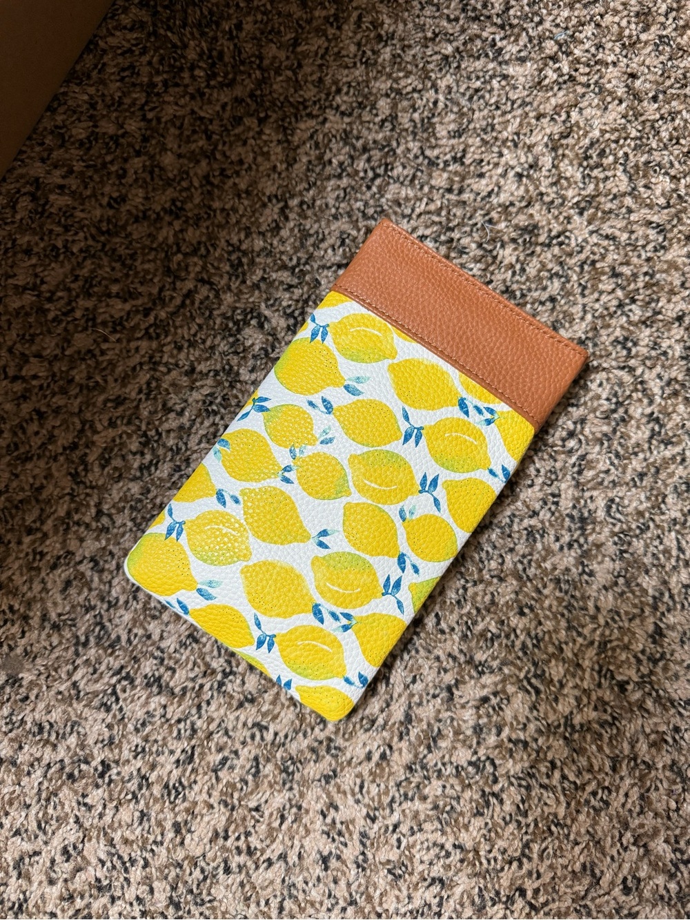thirtyone Lemon sunglasses case phone sleeve